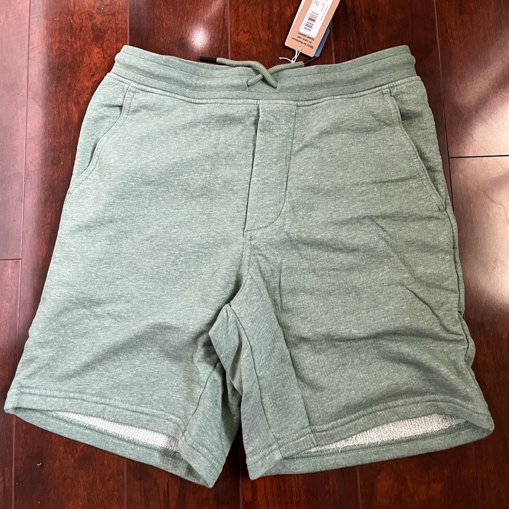 Patagonia Mahnya Men’s  XS  Fleece shorts in seige green NWT